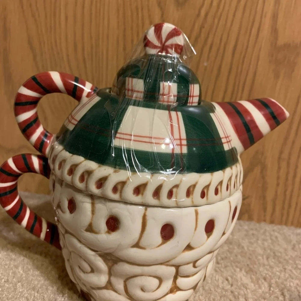 Debbie Mumm Christmas Santa Tea Pot